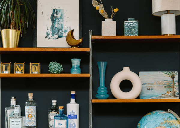 use contrasting colours when styling shelves